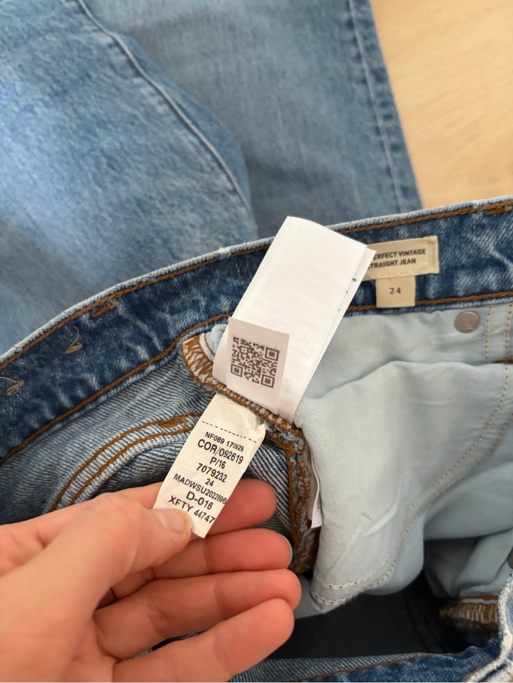 Madewell The Perfect Vintage Straight Jean in Seyland Wash 24 - Picture 11 of 14